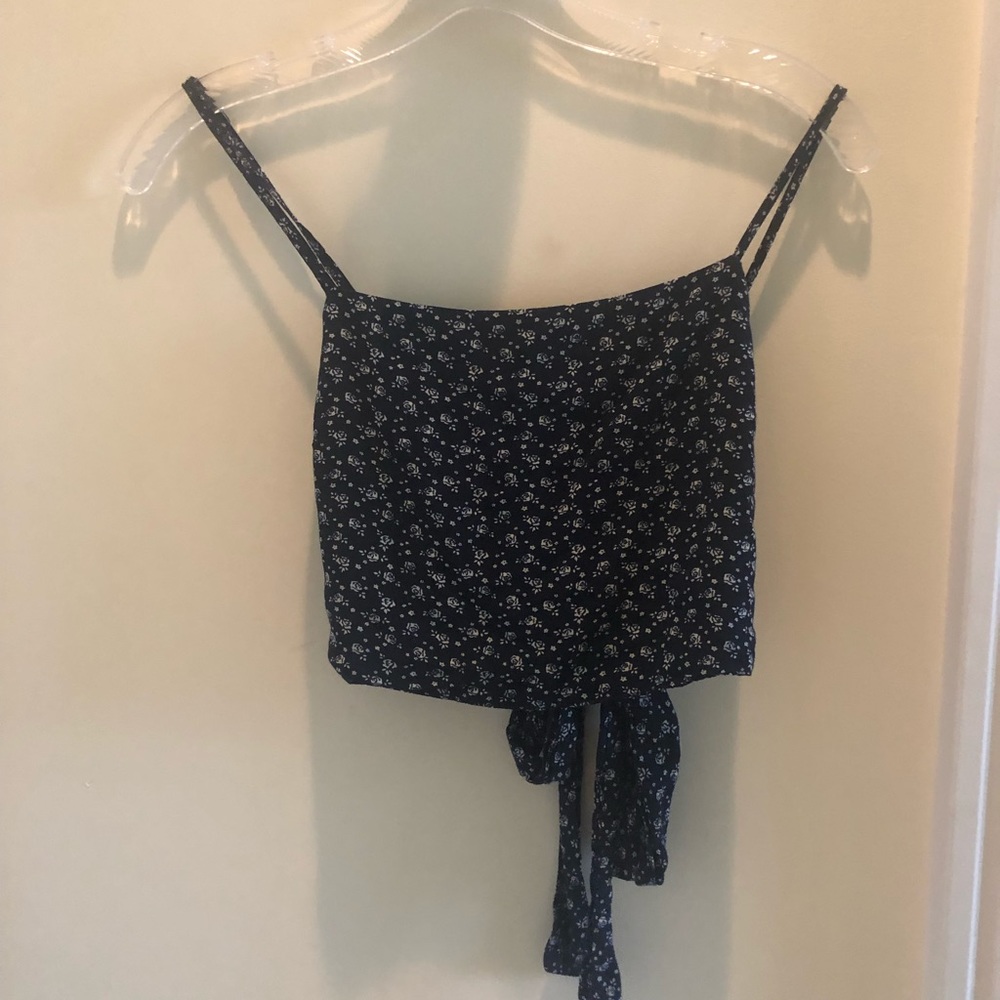 Tie top